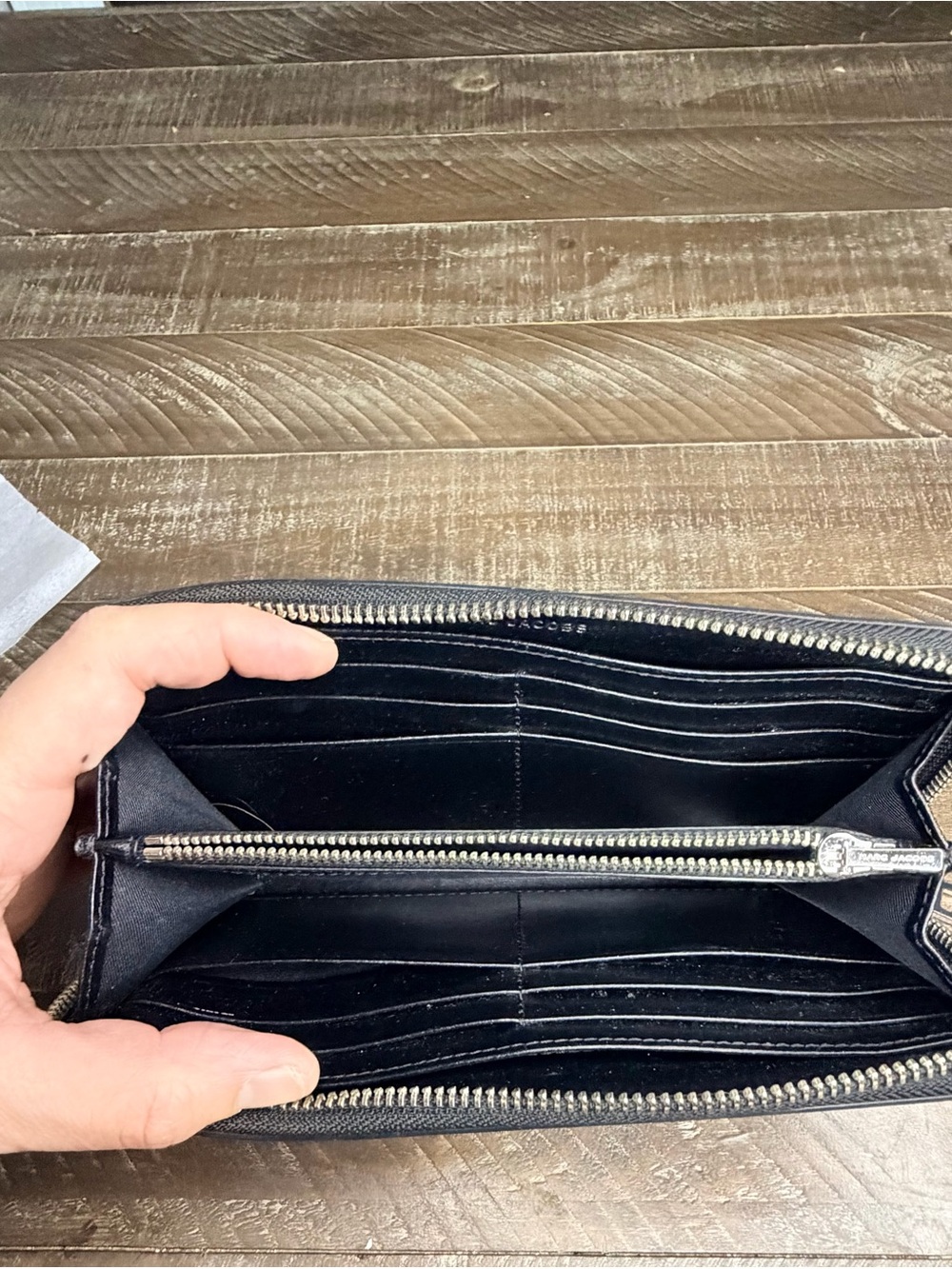 Title:
Marc by Marc Jacobs Standard Supply Workwear Black & White Zip Wallet - Picture 4 of 5